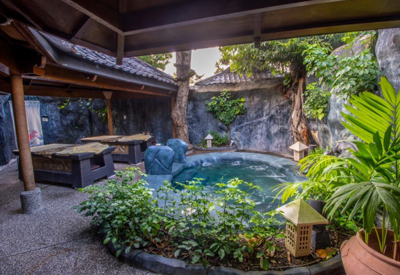 Immersive Japanese-inspired setting